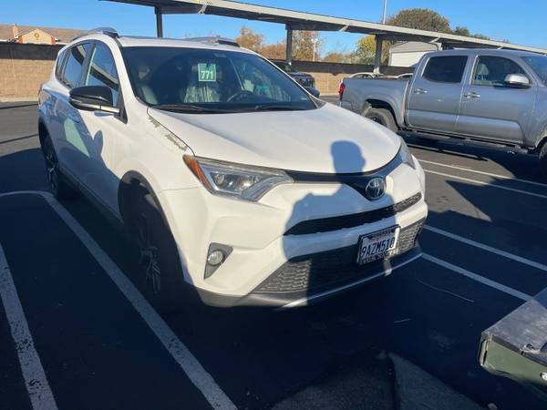 2016 Toyota RAV4 SE 1