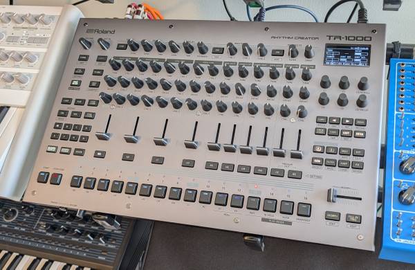 Roland TR-1000 (mint) 1