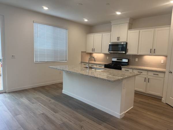 $3050.00 / 4br - 2259ft2 - Spacious Brand-New 4 Bed / 3 Bath Home in Lincoln63919496002946121