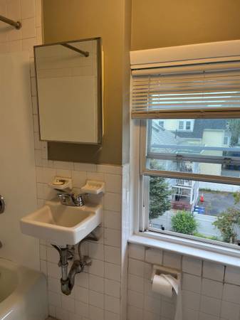 $2,000 / 1br - 500ft2 - One Bedroom Near Salem State (Salem)63699469326979124