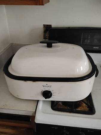 Large Rival cooker with grate 1