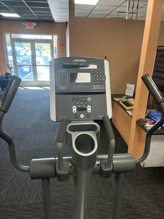 Lifefitness 95xi elíptica - $450 (Warwick, RI)63469936281345122