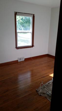 $1,300 / 2br - 800ft2 - 2 Bedroom House $1300 (Hobart, IN)63960009660419122