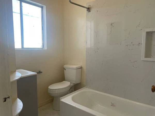 $900 / 461ft2 - Spacious sunny studio overlooking our beautiful backyard (Oakland)63847325366787122