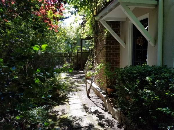 $1,600 / 1br - 770ft2 - Lovely Apartment for Short Term Rental (Oakland)63868153359747123