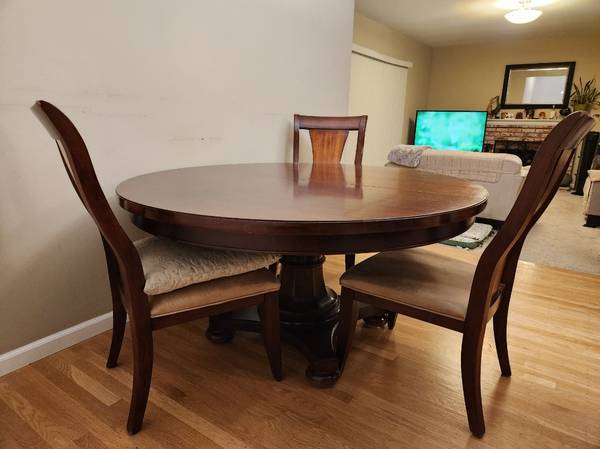 Large pedestal Dining Table With 6 Chairs & Leaf 1