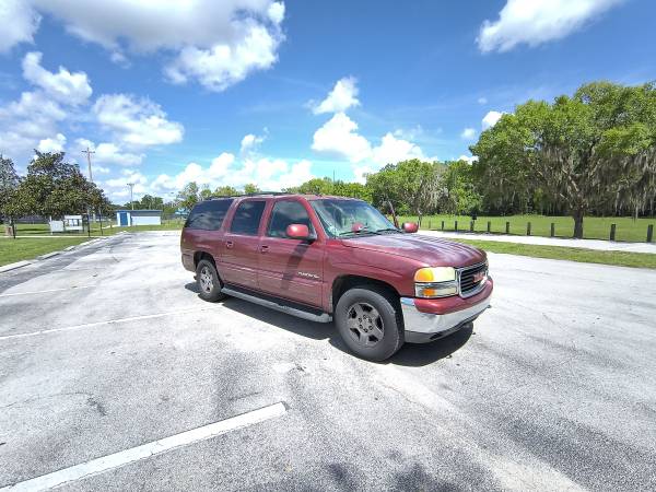 Suburbano Chevy 04 v8 5.3, con una tonelada de música, 6-15 pulgadas de subgraves, 8-6 pulgadas de agudos en una consola metálica - $5.500 (Jacksonville, Florida)63470246971393122