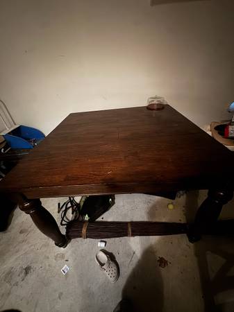 Dining table and be extended with six chairs 1