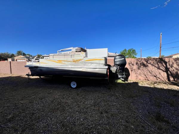 2009 Pontoon boat 1