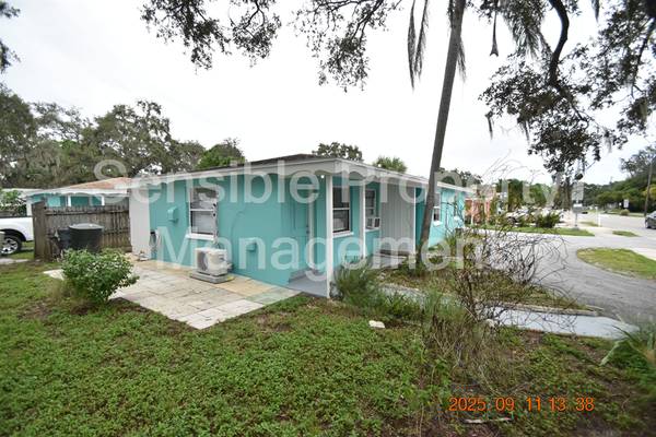 $1,195 / 1br - 600 Beltrees- adorable duplex, private yard, new AC units, fresh paint (Dunedin)63991084660867122