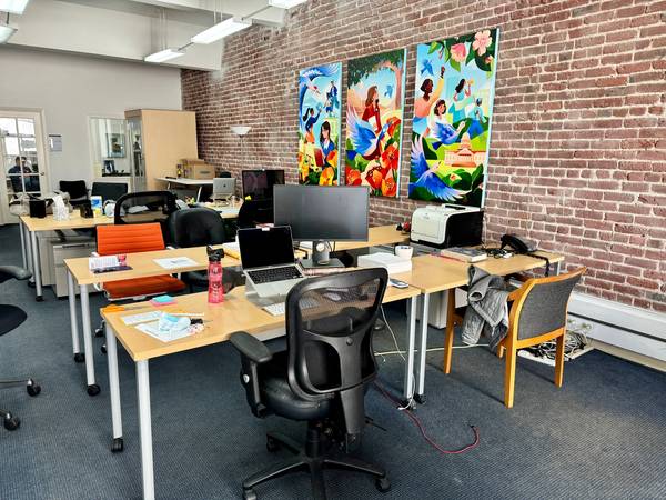 Plug and play open desks Powell Street office 1