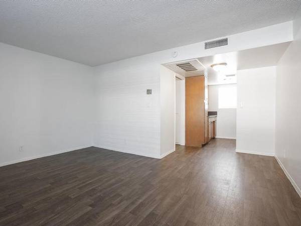 $925 / 366ft2 - Large Windows, BBQ Grills, 24 Hour Maintenance, Spacious Bedrooms (Down Town phoenix)63623922847235123