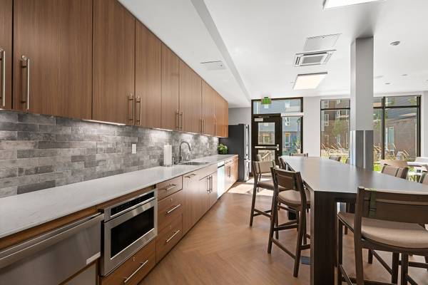 $1,269 / 1br - 530ft2 - in Portland OR, Computer Lab, 1/BD 1/BA (16503 E Burnside St, Portland, OR)63831398072705121