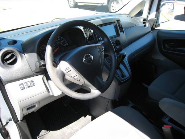2020 Nissan NV200 SV - Photo 11
