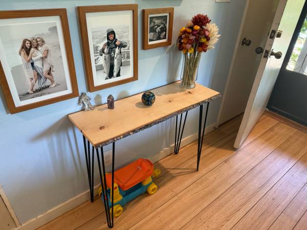 Console / Entry Table Live Edge Basswood 1