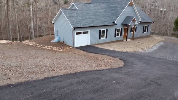 $605,000 / 3br - 1620ft2 - New Lake Front Home on 1.5 acres in Cumming (cumming)63964124722306124