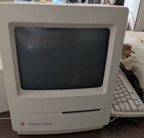 Apple MacIntosh Classic with keyboard & mouse 1