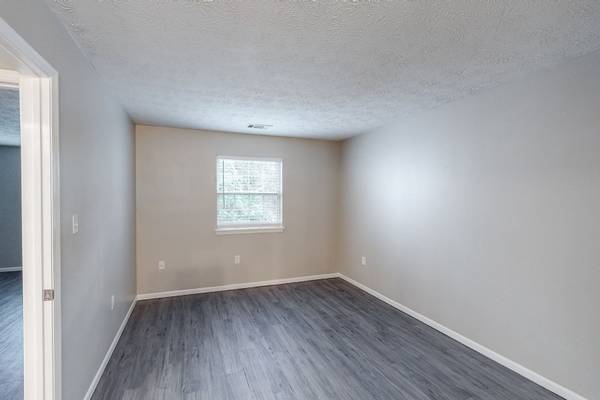 $1,635 / 2br - 1050ft2 - Free Wi-Fi in Common Areas, Smoke-Free Building (916 Beaver Grade Road, Pittsburgh, PA)64013533096066120