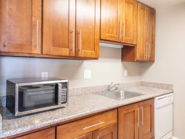 $3,149 / 3br - 1160ft2 - Spacious 3BR/2BA Apartment! Private Deck! Pool! Laundry! Parking! Pet! (san rafael)63936604272131122