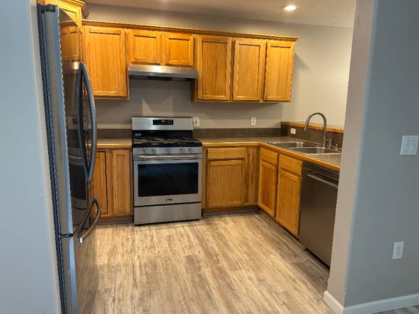 $3495.00 / 5br - 2550ft2 - Spacious 5-Bedroom Condo in East Bay Township – 2,550 sq ft, Private &64037895246849123