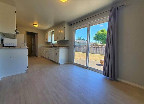 $1,795 / 2br - 1136ft2 - Awesome Two BR Duplex In Santa Clara Area (Eugene)63977278492803124