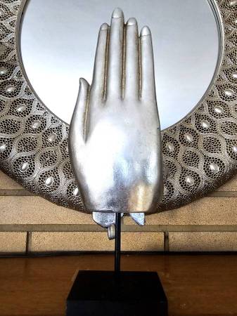Estatua escultura de arte única de mano de Buda plateada con soporte - $100 (Auburn)63471460674689121
