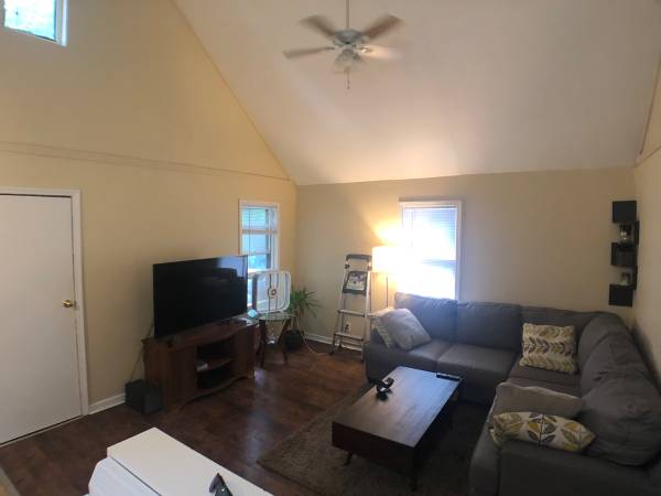 South Wedge - 2-bed, private entrance, 2 porches, vaulted ceiling, w&d 1