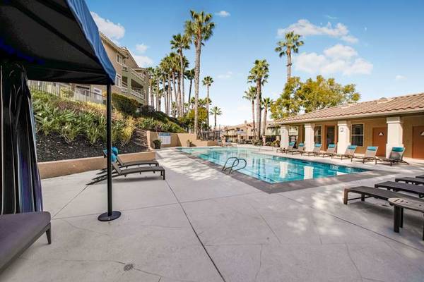 $3,279 / 3 habitaciones - 1230 pies² - Ubicado en San Diego, 3 habitaciones, Programa de Recompensas para Residentes (9870 Mercy Rd, San Diego, CA)63865930122243122