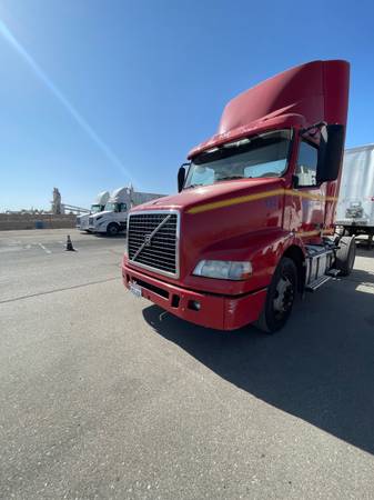2009 & 2014 VOLVO VNM DAY CAB - $1 (Hesperia)63476205101825120