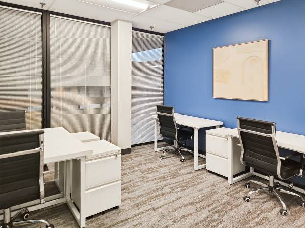 Touchdown → WORK → take-off | coworking desks 1