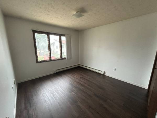 $750.00 / 2br - 956ft2 - Unidad acogedora de 2 habitaciones | 1 BA | 1811 6th St. SE Unidad #4 | Minot, ND63830209592193122