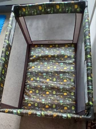 Cosco kids portable play yard - $25 (Arligton)63471146204545123