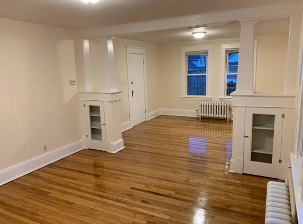 $1,700 / 2br - 2 bedroom appartment, renovated (Chicopee)64017046208258120