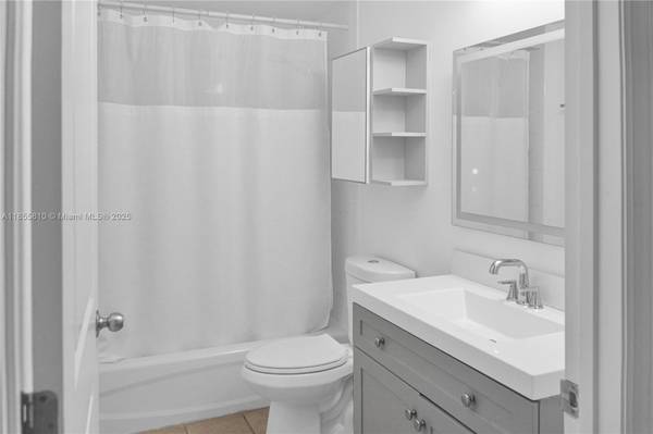 $3,445 / 1br - 838ft2 - Vibrant 1bd City-View Condo at Vue at Brickell (Miami)64051003949185124