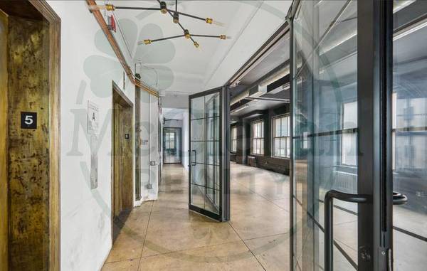 $7,838 / 2850ft2 - Sleek Full Floor Loft Creative Office Retail Space Near Times Square (Midtown West)63854289188227124