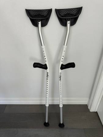 MobiLegs Crutches 1
