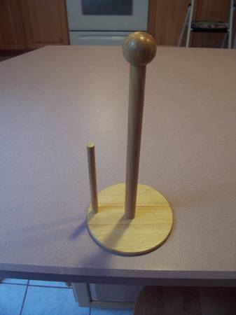 Kitchen Counter Paper Towel Holder: Vertical Style 1