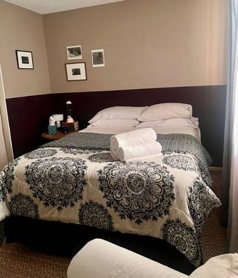 $500 / 2br - 🌴 Habitación Privada con Cama King y Baño – Estadía Mensual Asequible $500 🏜️ (𝐍 𝐁𝐮𝐫𝐭𝐨𝐧 𝐖𝐚𝐲)63686245401473120