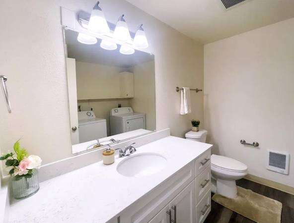 $1,725 / 2br - COME TOUR & SAVE! Suburban Community, Private Patio, BBQ & Picnic Area (Milwaukie Heights)63867270190465124