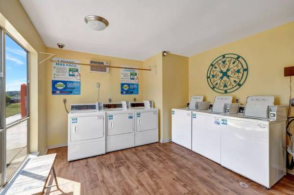 $1,080 / 2br - 920ft2 - We have the perfect 2 bed 2 bath for you and your pets! Tour today! (Huntsville - Across from Post Office)63801834714883124
