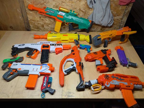 27 Nerf Blaster Collection 1