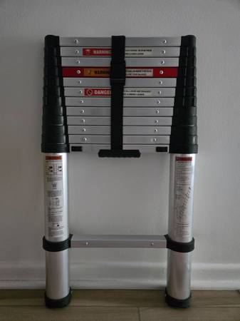 Telescoping extention ladder 1