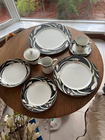 Exquisite 12 place setting 1
