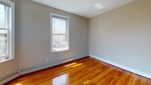 $2,995 / 3br - Somerville 3 Bed/1 Bath Apartment | McGrath Highway63951149002754123