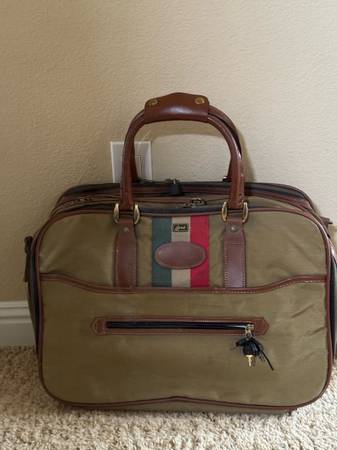 Lark  Expandable Weekender Tote Bag 1