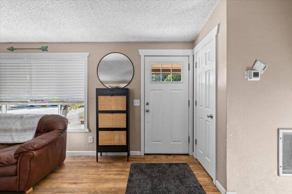$439,900 / 4hab - 1656ft2 - Casa en Venta|4 habitaciones, 2 baños (Medford)63654692177537122