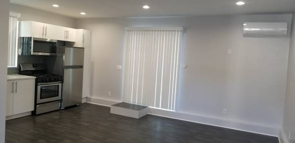 $1,700 / 400ft2 - Guesthouse/Studio (Northridge)63912984903427120