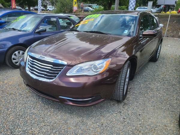 2012 CHRYSLER 200LX 4CYLINDER ( COLD A/C ) ( 117K MI) CLEAN RUNS GREAT - $3,995 (CALL FOR AVAILA1BILITY)63617234706049120