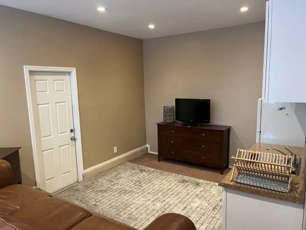 $1,700 / 1br - 600ft2 - Estudio Tranquilo (Camarillo Heights)63800689853827120