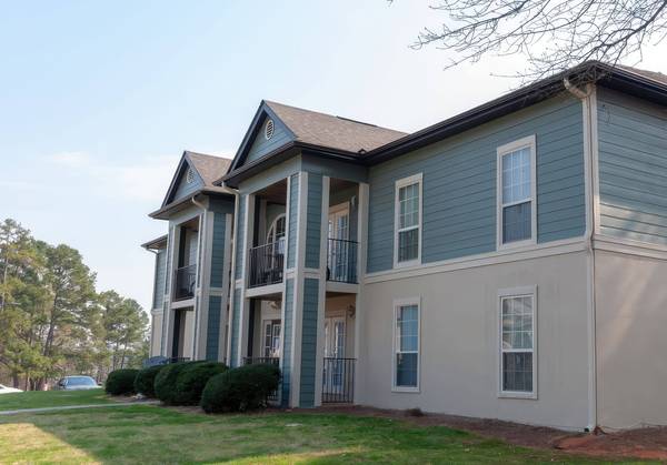 $1,185 / 1br - 740ft2 - Dog park, Brushed nickel features, On-site courtesy officer (Athens)63825472475009121